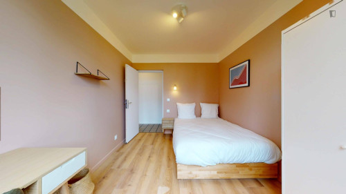 Ample double bedroom near Parc de la Maison Blanche