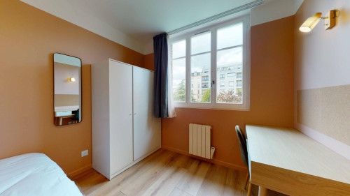 Ample double bedroom near Parc de la Maison Blanche