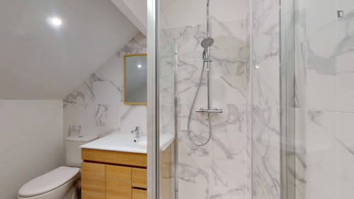 Bright double ensuite bedroom near Le Rocher d'Enfer  - Gallery -  5