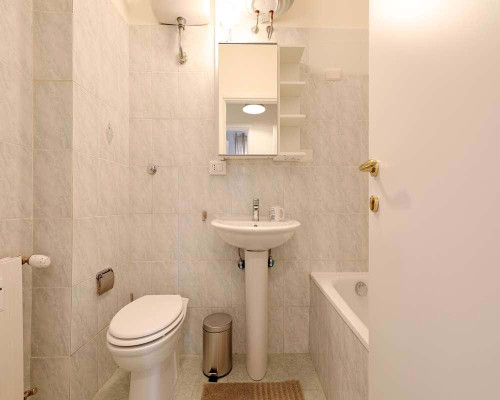 Stanza in Via dei Giornalisti