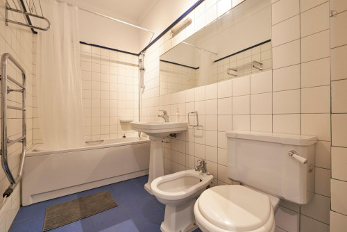 Pleasant twin bedroom in Benfica