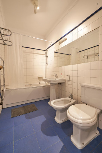 Pleasant twin bedroom in Benfica