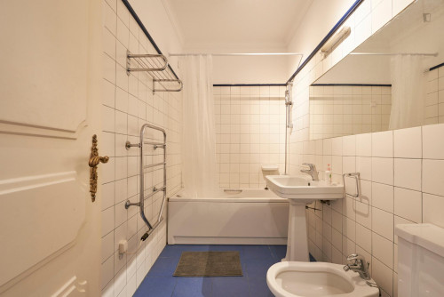 Pleasant twin bedroom in Benfica