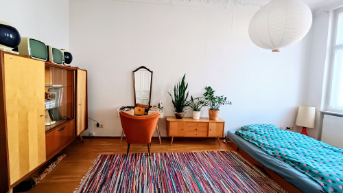 Sun-Filled Studio Apartment in the Heart of Neukölln – 3 Min to Station