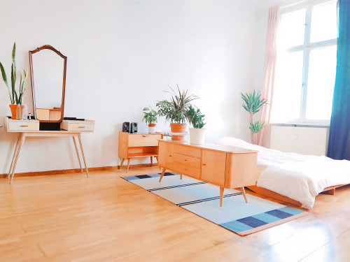 Sun-Filled Studio Apartment in the Heart of Neukölln – 3 Min to Station