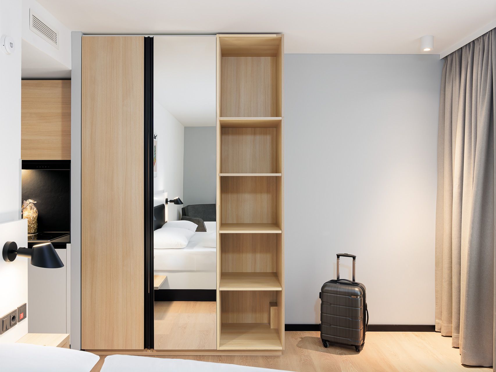Spacious Studio XL With A Kitchenette And Seating Area In Bielefeld - 8