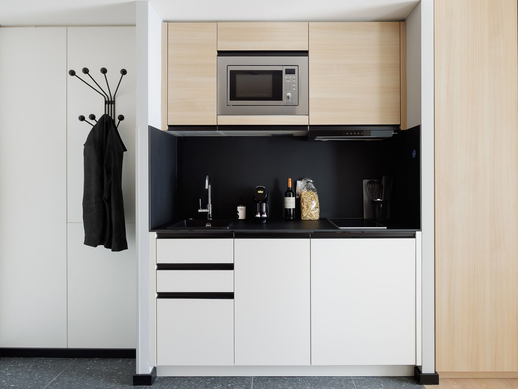 Spacious Studio XL With A Kitchenette And Seating Area In Bielefeld - 2