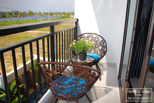 Peaceful Coliving Villa Near The Beach in Cẩm An with Private Balconies & Pool Access Residence