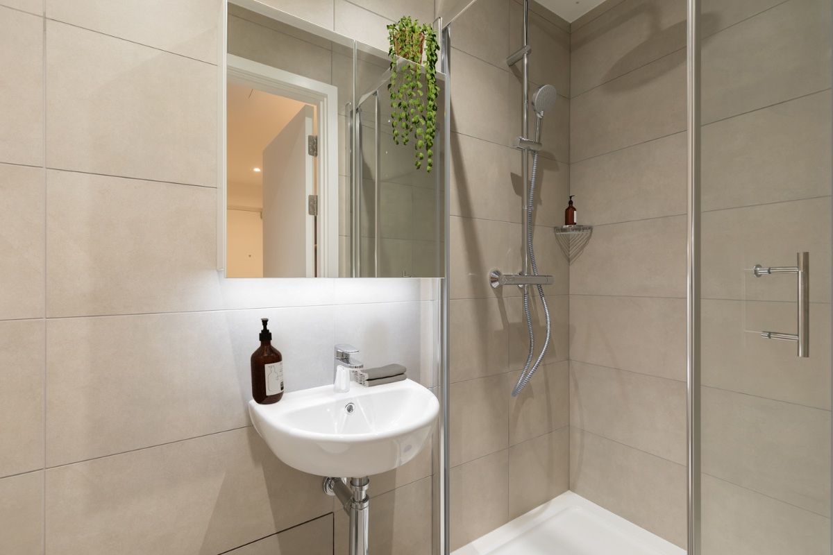 Silver Studio - (Large) - Standard View | Mid Level - Go Britanya - London Bridge - Gallery - 3