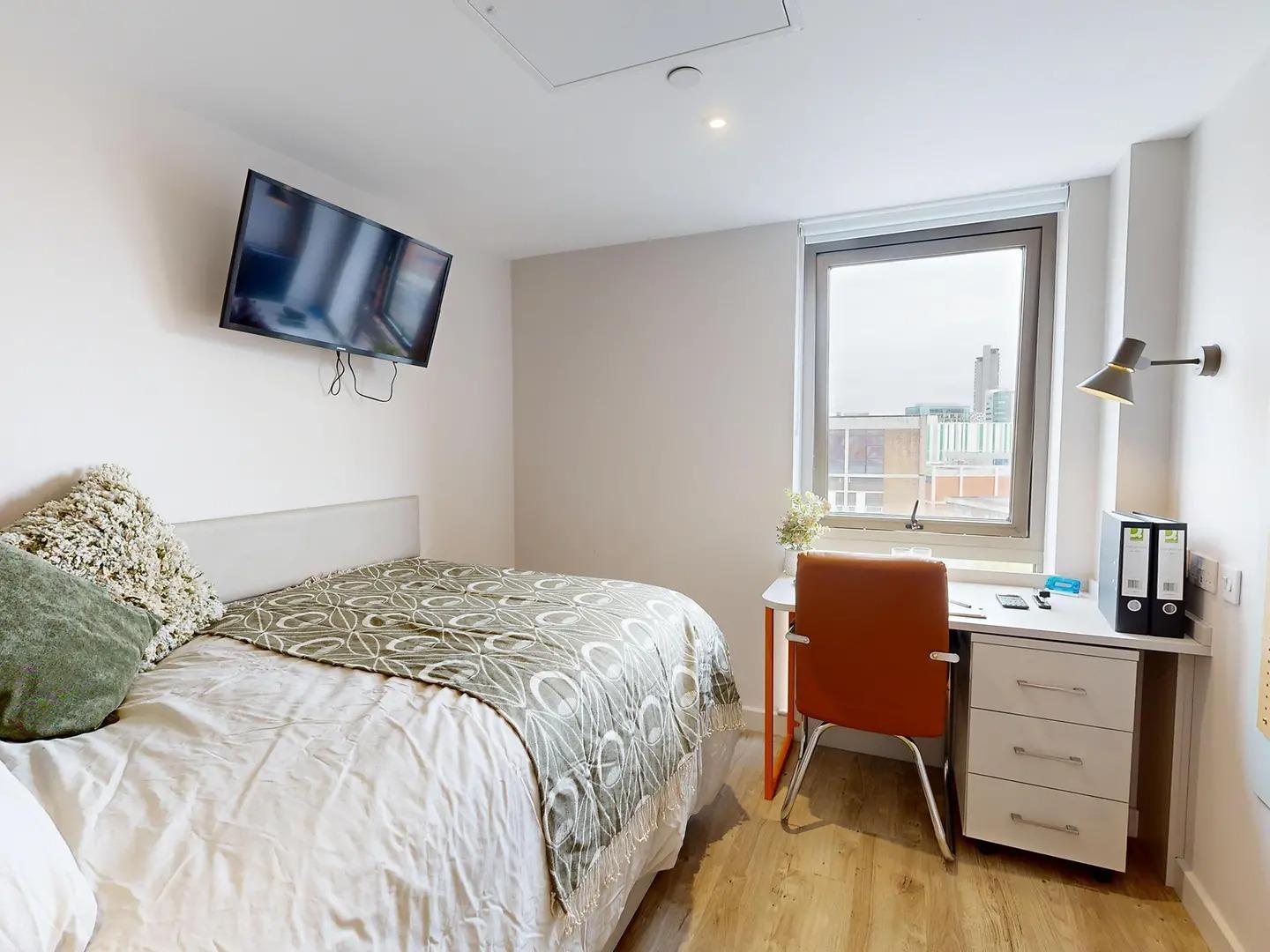 6 Bed En-Suite - 1