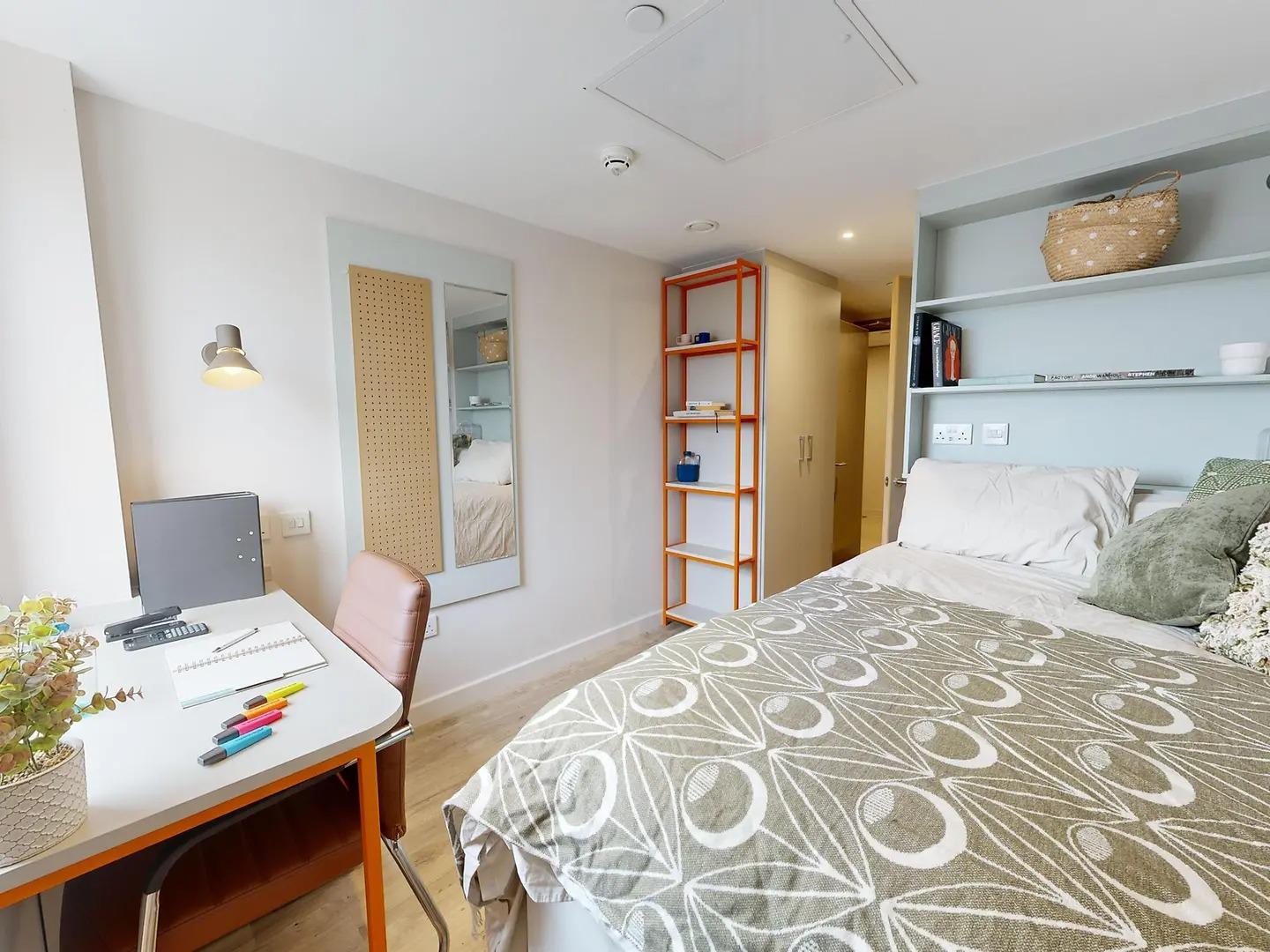 4 Bed En-Suite - 1