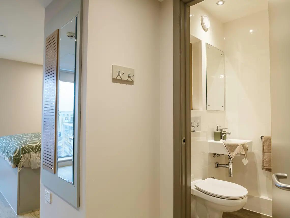 Premium One Bed Flat - 6