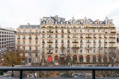 Alma Marceau / avenue Montaigne