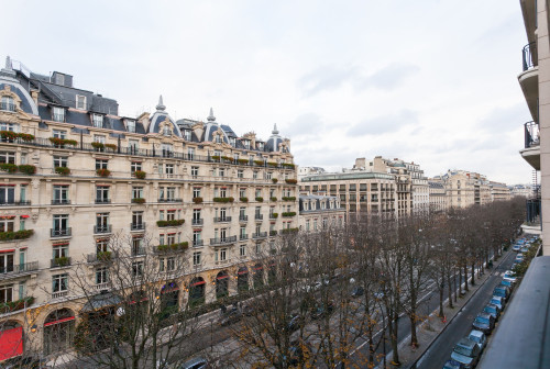 Alma Marceau / avenue Montaigne