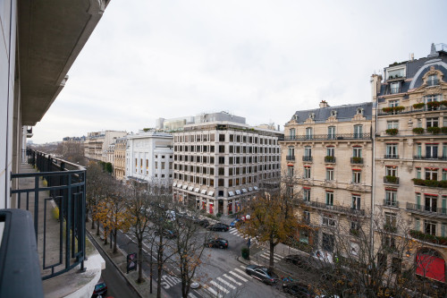 Alma Marceau / avenue Montaigne