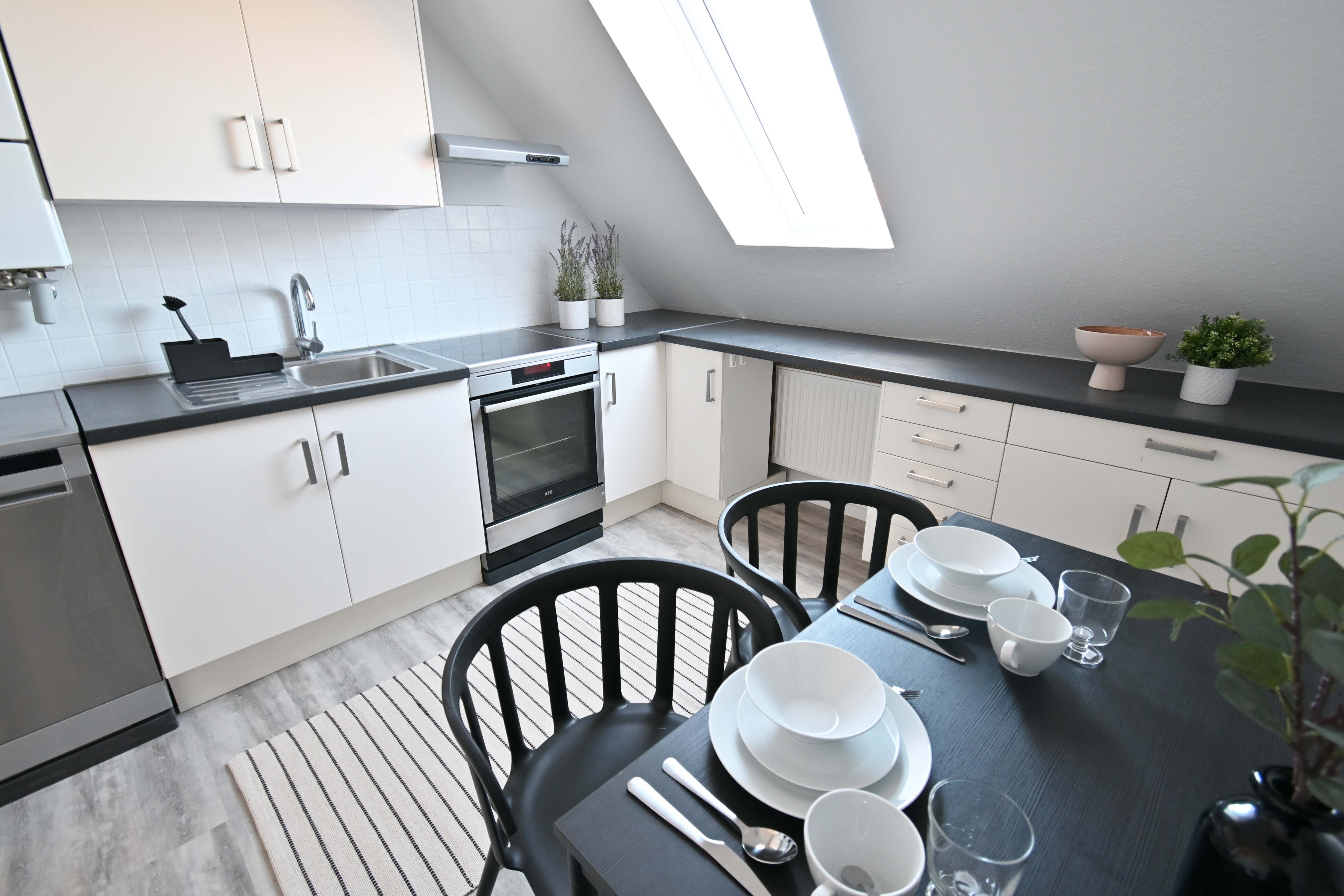  AUSBLICK ++ Elegant Möbliert & Komplett Ausgestattet ++ Business- Od. Ferien-Appartment ++  -  AUSBLICK ++ Elegant möbliert & komplett ausgestattet ++ Business- od. Ferien-Appartment ++  - Gallery -  9