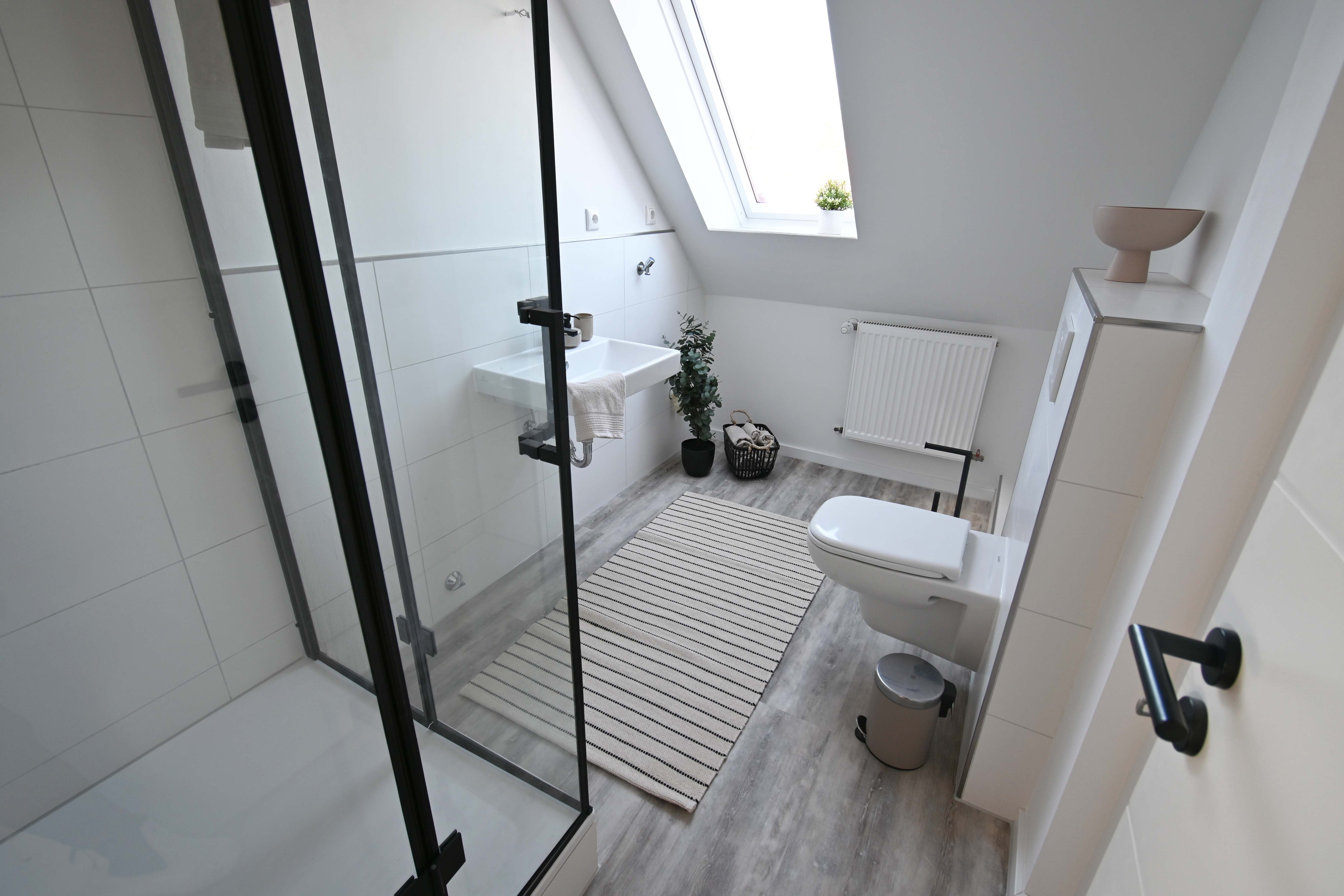  AUSBLICK ++ Elegant Möbliert & Komplett Ausgestattet ++ Business- Od. Ferien-Appartment ++  -  AUSBLICK ++ Elegant möbliert & komplett ausgestattet ++ Business- od. Ferien-Appartment ++  - Gallery -  11