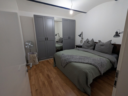 Modern, Quiet & Spacious: Fully Furnished Oasis with Garden Space (U6 & M13)