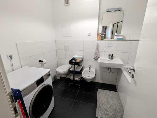 Modern, Quiet & Spacious: Fully Furnished Oasis with Garden Space (U6 & M13)