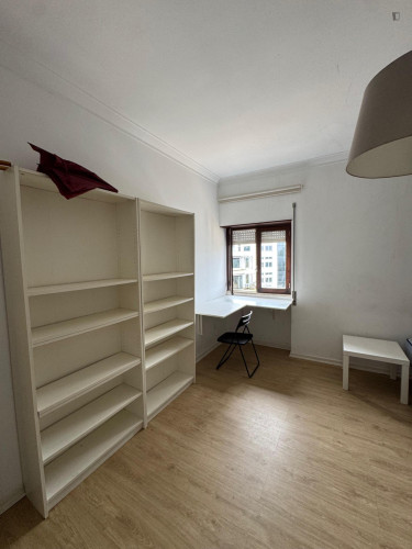 Sunny bedroom in Santo António dos Olivais area