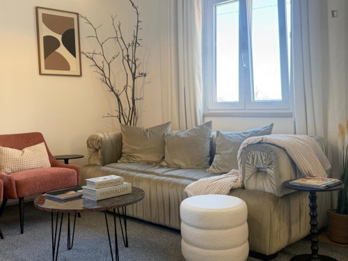 Cosy two-bedroom house with a private garden and plenty of natural light