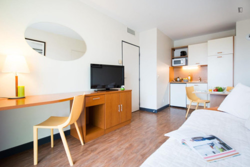 Tasteful 1-bedroom apartment near the Saint-Nazaire train station
