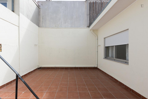 Cosy twin bedroom in a 5-bedroom apartment, in the Matosinhos neighbourhood