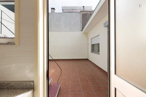 Cosy twin bedroom in a 5-bedroom apartment, in the Matosinhos neighbourhood - Gallery - 12