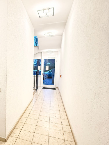 Modern furnished apartment with elevator & optional parking in Düsseldorf-Pempelfort