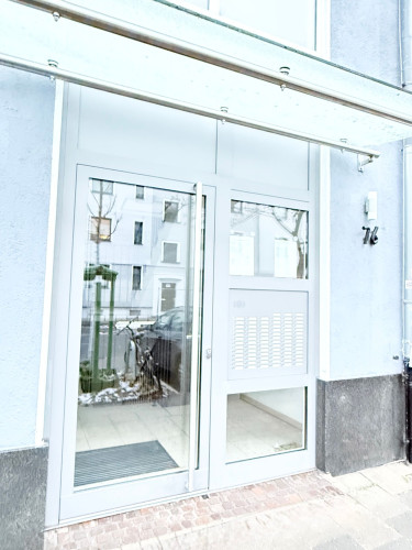 Modern furnished apartment with elevator & optional parking in Düsseldorf-Pempelfort