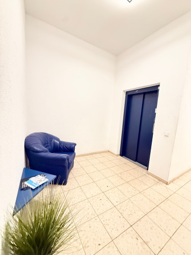 Modern furnished apartment with elevator & optional parking in Düsseldorf-Pempelfort