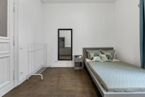 Cute single bedroom close to Savignyplatz train station