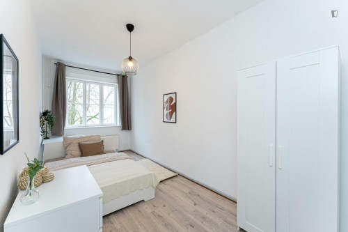 Inviting double bedroom in Niederschöneweide
