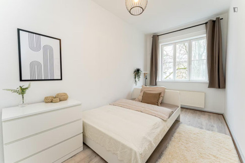 Inviting double bedroom in Niederschöneweide