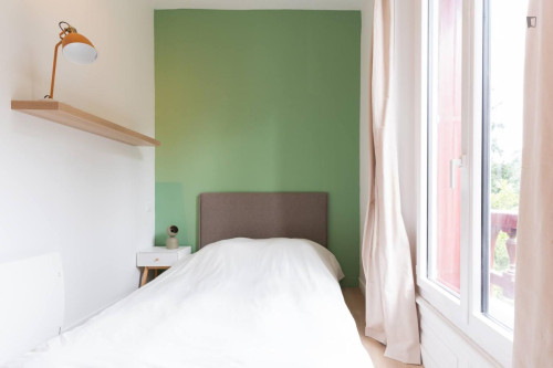 Interesting double ensuite bedroom near Parc de la Gaudinière