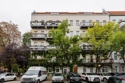 Stylishly Modernised Flat with Balcony in Trendy Prenzlauer Berg