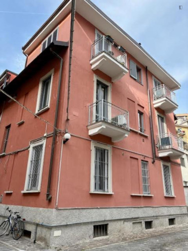 Just renovated 1 bdr bright and super quiet apartment with small terrace