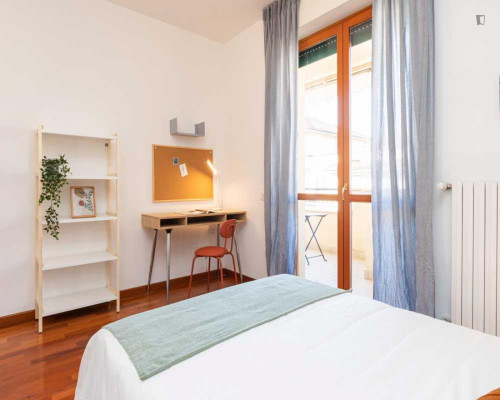 Beautiful single bedroom with a balcony, in Calvairate