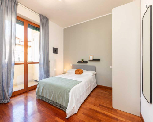 Beautiful single bedroom with a balcony, in Calvairate