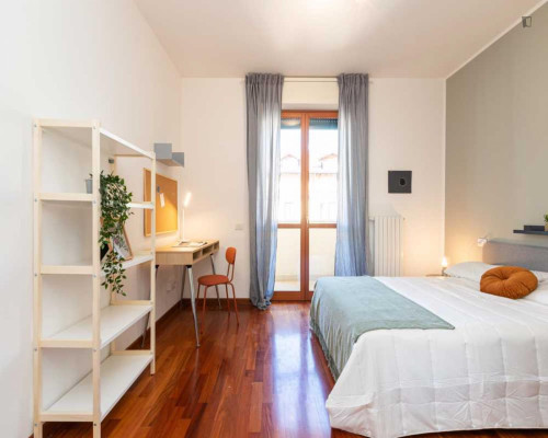 Beautiful single bedroom with a balcony, in Calvairate