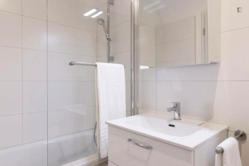 Modern 1 bedroom apartment near Hardbrücke train station