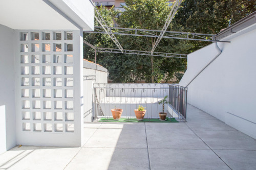 Excellent twin bedroom in a 5-bedroom flat, in Matosinhos - Gallery - 3