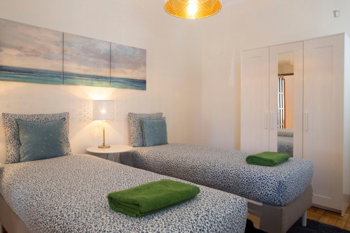 Excellent twin bedroom in a 5-bedroom flat, in Matosinhos