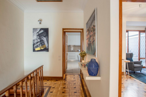 Excellent twin bedroom in a 5-bedroom flat, in Matosinhos - Gallery - 8