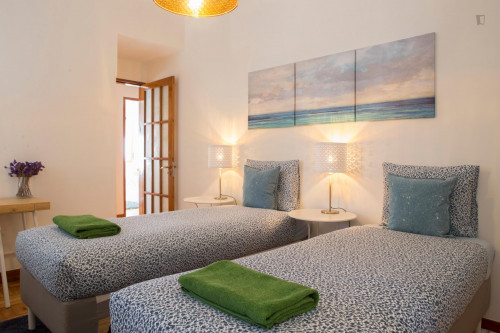 Excellent twin bedroom in a 5-bedroom flat, in Matosinhos