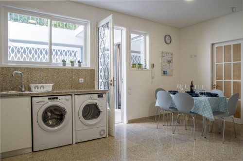 Excellent twin bedroom in a 5-bedroom flat, in Matosinhos - Gallery - 20