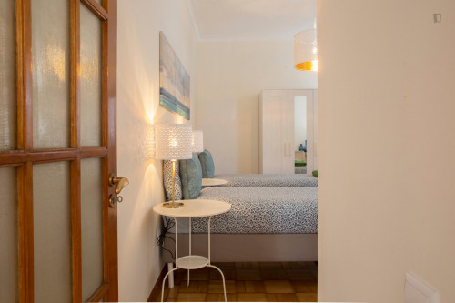 Excellent twin bedroom in a 5-bedroom flat, in Matosinhos