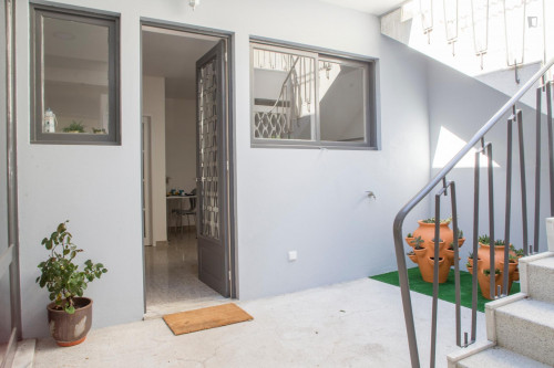 Excellent twin bedroom in a 5-bedroom flat, in Matosinhos - Gallery - 6