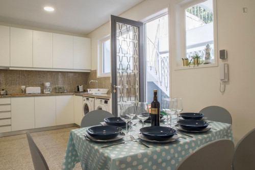 Excellent twin bedroom in a 5-bedroom flat, in Matosinhos - Gallery - 19
