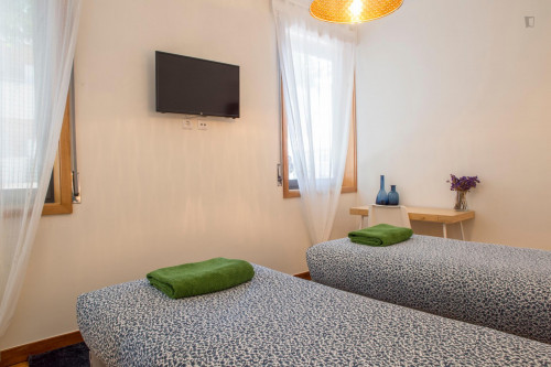 Excellent twin bedroom in a 5-bedroom flat, in Matosinhos